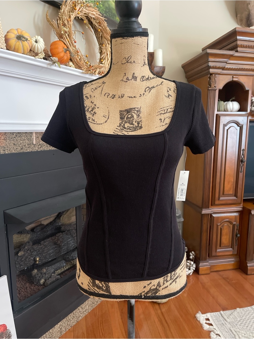 No Boundaries Women's Black Short Sleeve Scoop Neck Stretchy Ribbed Spandex Top